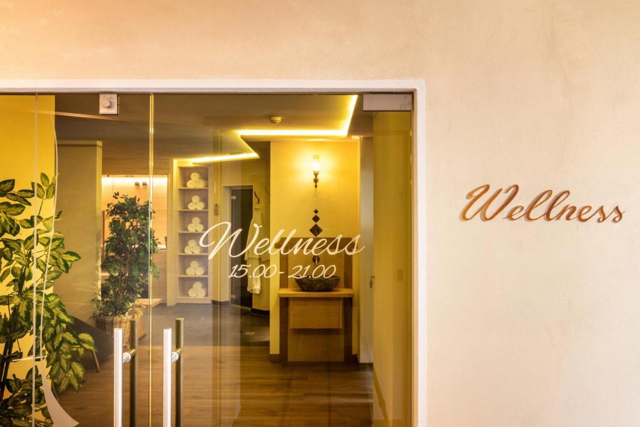 Hotel Monte44 セルヴァ・ディ・ヴァル・ガルデーナ エクステリア 写真