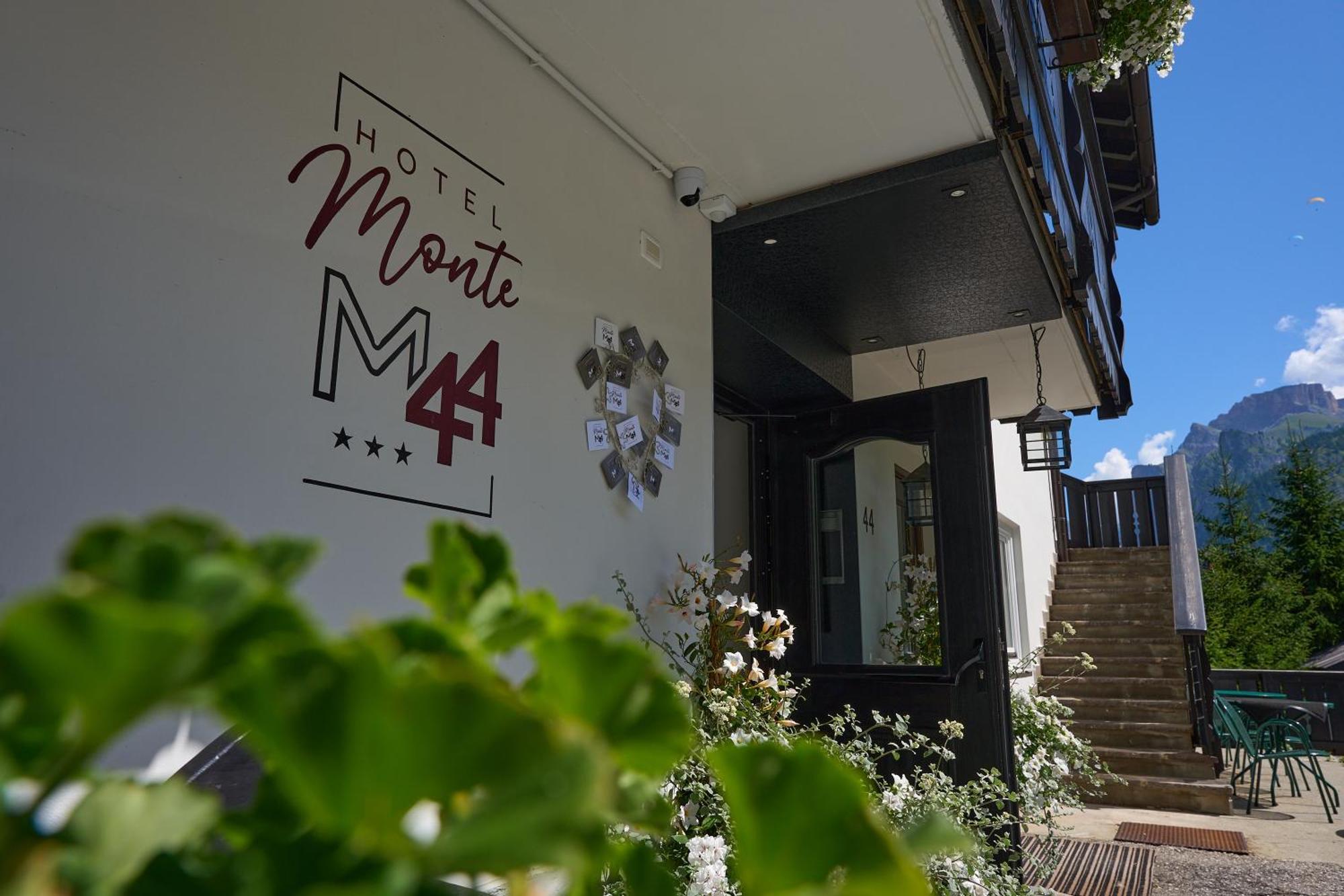 Hotel Monte44 セルヴァ・ディ・ヴァル・ガルデーナ エクステリア 写真