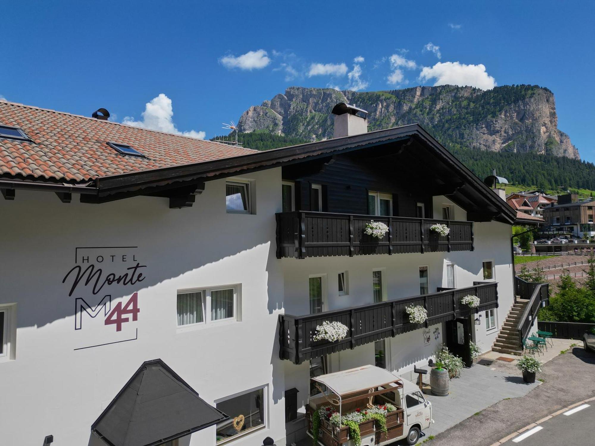 Hotel Monte44 セルヴァ・ディ・ヴァル・ガルデーナ エクステリア 写真